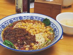 -渝之汇牛肉豌杂面