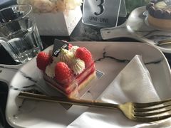 -UNI UNI(环亚凯瑟琳店)