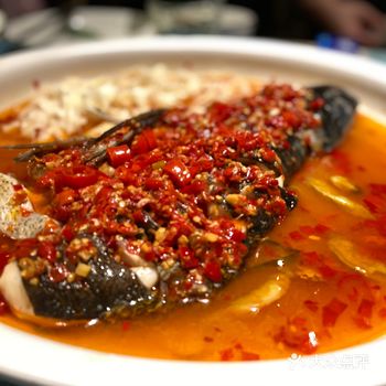 七点半到的 等了两三桌 要等位 湘菜餐厅