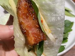 蜜糖炭烧猪颈肉配沙拉-星叶·东南亚料理(宁波万象汇店)