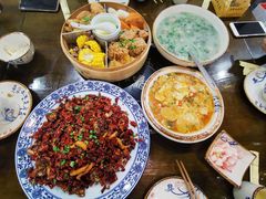 -黄桷树曹家私房菜(江与城店)