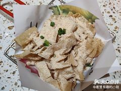 -小董哥烤串·爆汁大油边(故宫店)