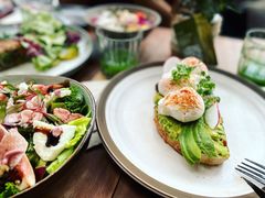 牛油果温泉蛋吐司-O'mills Sourdough Bakery&Bistro(永嘉路店)