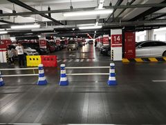 -虹桥火车站-停车场