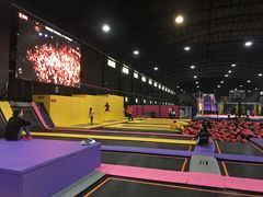 -嘿哟动霸CHUA·新潮玩运动娱乐中心·蹦床滑冰团建乐园
