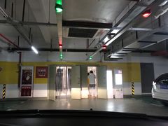 -静安大融城·停车场