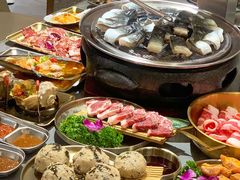 -围炉肉舍•炭烤活鳗•丹东海鲜烤肉(步行街店)