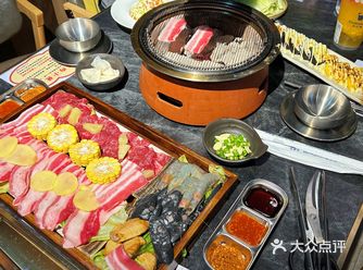 终于有空过打卡！菜品价格和分量都很不错，推荐菠萝和牛！