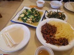 -鹤乡东北菜(崮山路店)