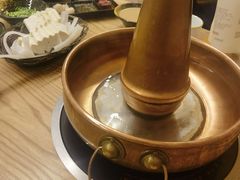 -洞庭洲·防空洞火锅·烧烤·铜锅涮肉(新百广场店)