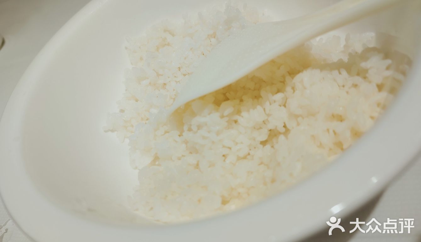 「山海味•中餐厅」地址挺好找的，在阶梯上面