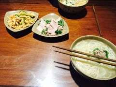 -亮亮面馆(经六路店)