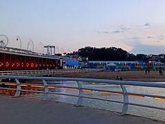 -北戴河碧螺塔海上酒吧公园