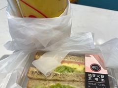 -85度C(生甜甜圈研究工坊·上海松江人民北路店)