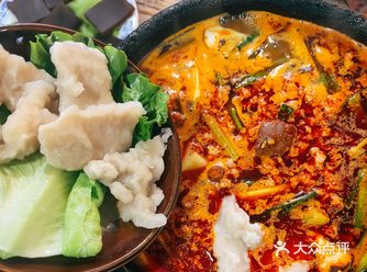 #城市尝鲜计划 位置就是在黄泥磅的网红紫薇路上招牌很