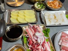 -围炉肉舍•炭烤活鳗•丹东海鲜烤肉(步行街店)