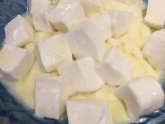 玉脂冰清上面的杏仁豆腐-鼎泰丰(国贸商城店)