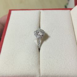 -威德钻石-克拉钻大本营(南京东路店)