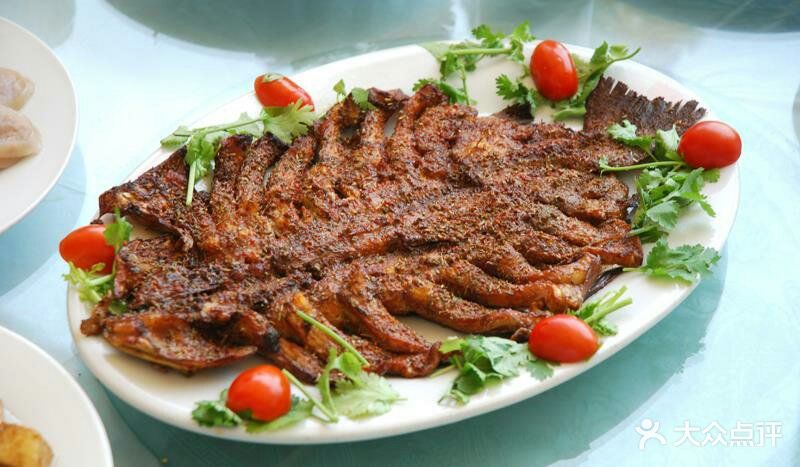 百泉山海子家农家院特色烤虹鳟图片