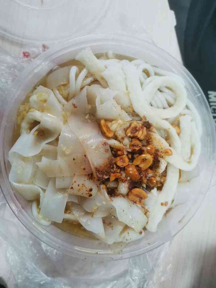 胖姐麻辣串凉皮米线-"这个天气真的很适合吃凉皮,馋很久了,晚上.