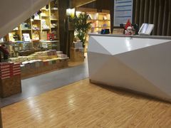 -新华里咖啡书吧(新华书店小寨店)