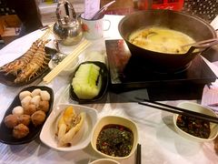 -鲜入围煮花胶鸡海鲜火锅