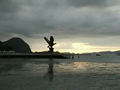 -巨鹰广场