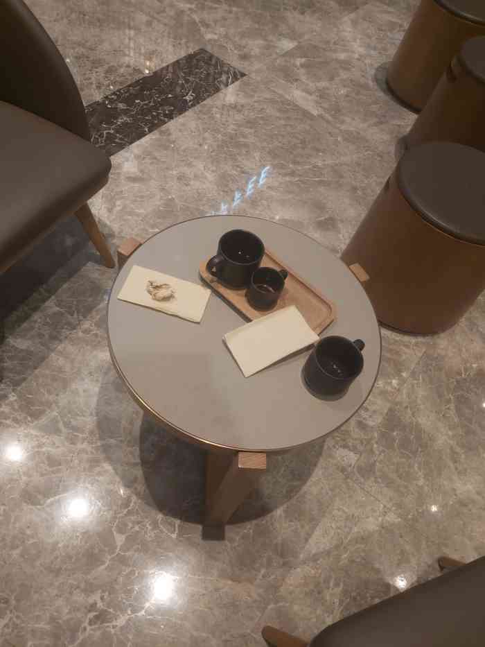 星巴克臻选(广州万菱汇店)-"[薄荷]环境:和所有星巴克一样干净整洁.