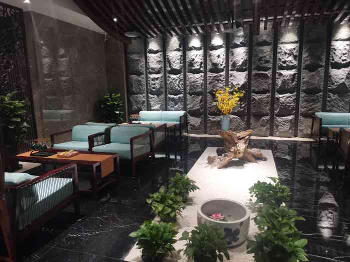 紫蝴蝶足浴(四明广场店)-"进门就有热情的小帅哥询问你是做什么项目,.