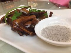 烧乳鸽-黄埔华苑酒家(黄埔总店)