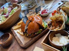 双层牛肉培根汉堡-Magnet磁食(愚园路店)