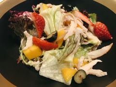 烟熏鸡胸草莓芒果沙拉-哈布斯扒房(华发商都店)