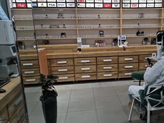 -豪门视光·星趣控·蔡司依视路眼镜代理商(中央大街店)