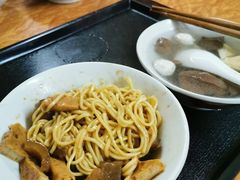 -松树干拌面店