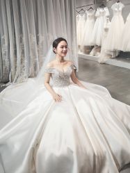 -艾米丽婚纱礼服