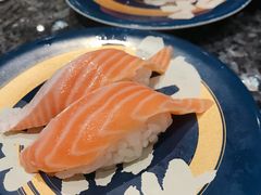 三文鱼寿司-回転寿司酒場 銀座沼津港