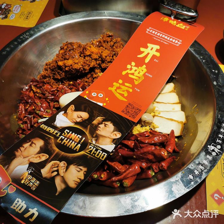 谭鸭血算是网红火锅店了，一直听说浦东世纪大道店要大排