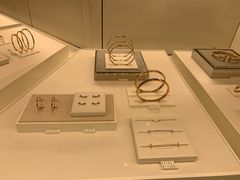 -Tiffany & Co.蒂芙尼
(杭州大厦店)