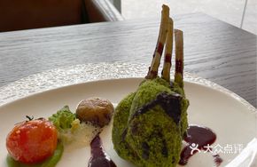 Grilled Lamb Ribs with Vegetables and Red Wine Sauce