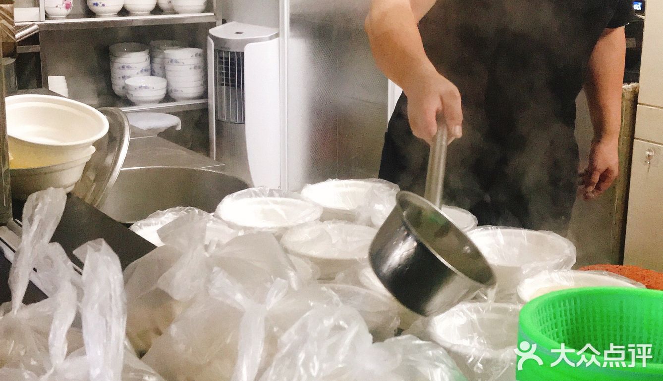 《周震馄饨》 去宜兴玩，路过了网红周震馄饨