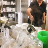 《周震馄饨》 去宜兴玩，路过了网红周震馄饨