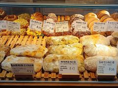 -天井·丑面包搭咖啡