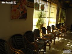 等位区-萨莉亚(南京东路店)