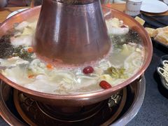 -果松木炭酸菜铜火锅·外婆参鸡汤