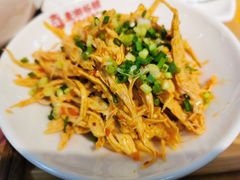 -呷佬·长沙手工米粉(金沙江路店)