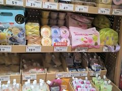 -良品铺子(白云新世界店)