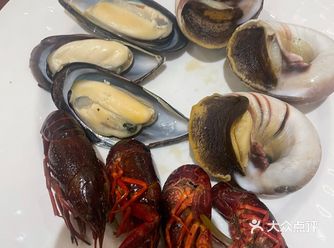 「华友开元名都酒店」 位置很好找，而且有停车场