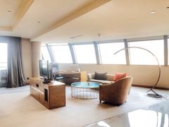 -上海滴水湖皇冠假日酒店