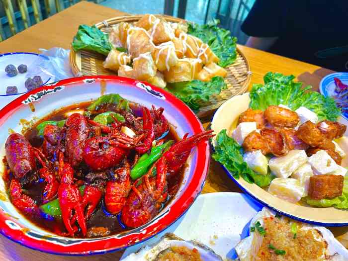 四十七楼大排档-"大厦位于重庆著名的酒吧一条街九街上,从正.