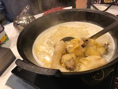 -鲜入围煮花胶鸡海鲜火锅